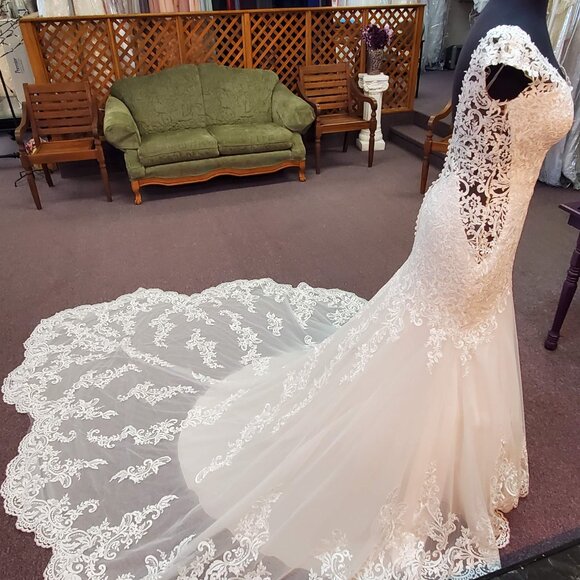 Mori Lee 5815 Size 6 Ivory/Blush Fit & Flare Lace Bridal/Wedding Dress - Picture 5 of 6